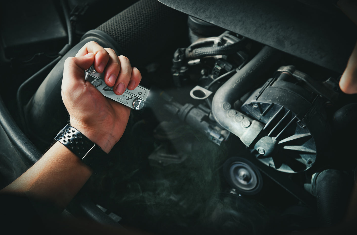 【PRE-ORDER】Tacray MT1 EDC Multitool with Flashlight and Knife 【Ship in Q1 2026】