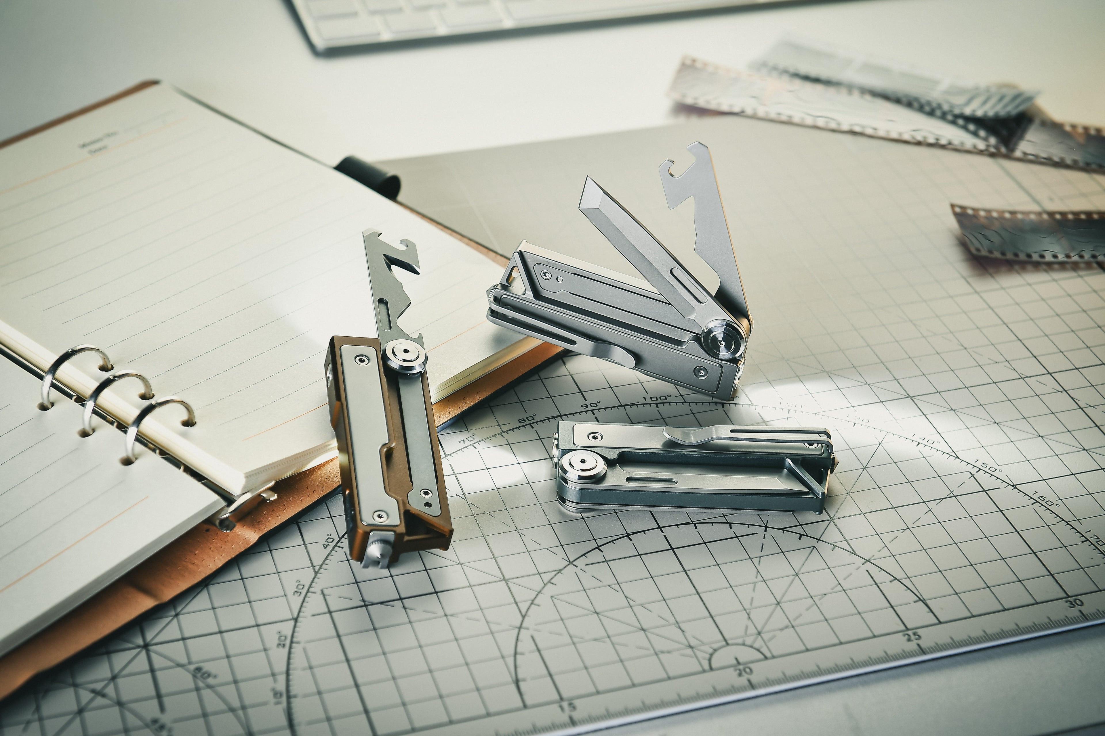 Tacray MT1 Review: The Best EDC Multitool with Flashlight and Knife (2026)