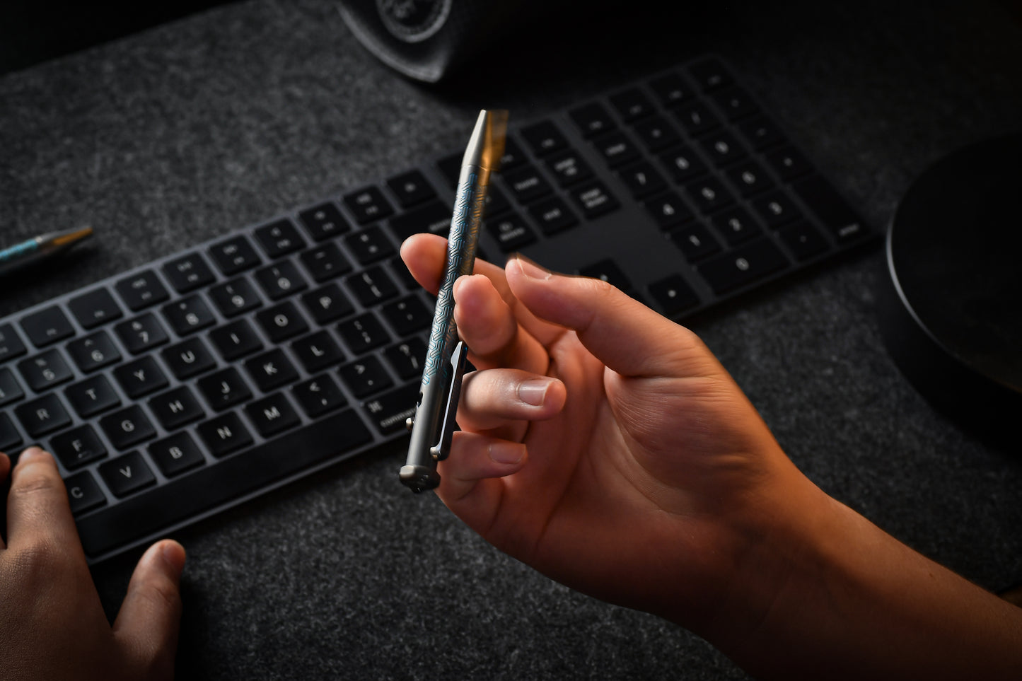 Spinium Titanium Action Bolt Pen