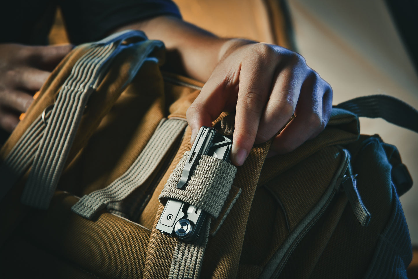 【PRE-ORDER】Tacray MT1 EDC Multitool with Flashlight and Knife 【Ship in Q1 2026】