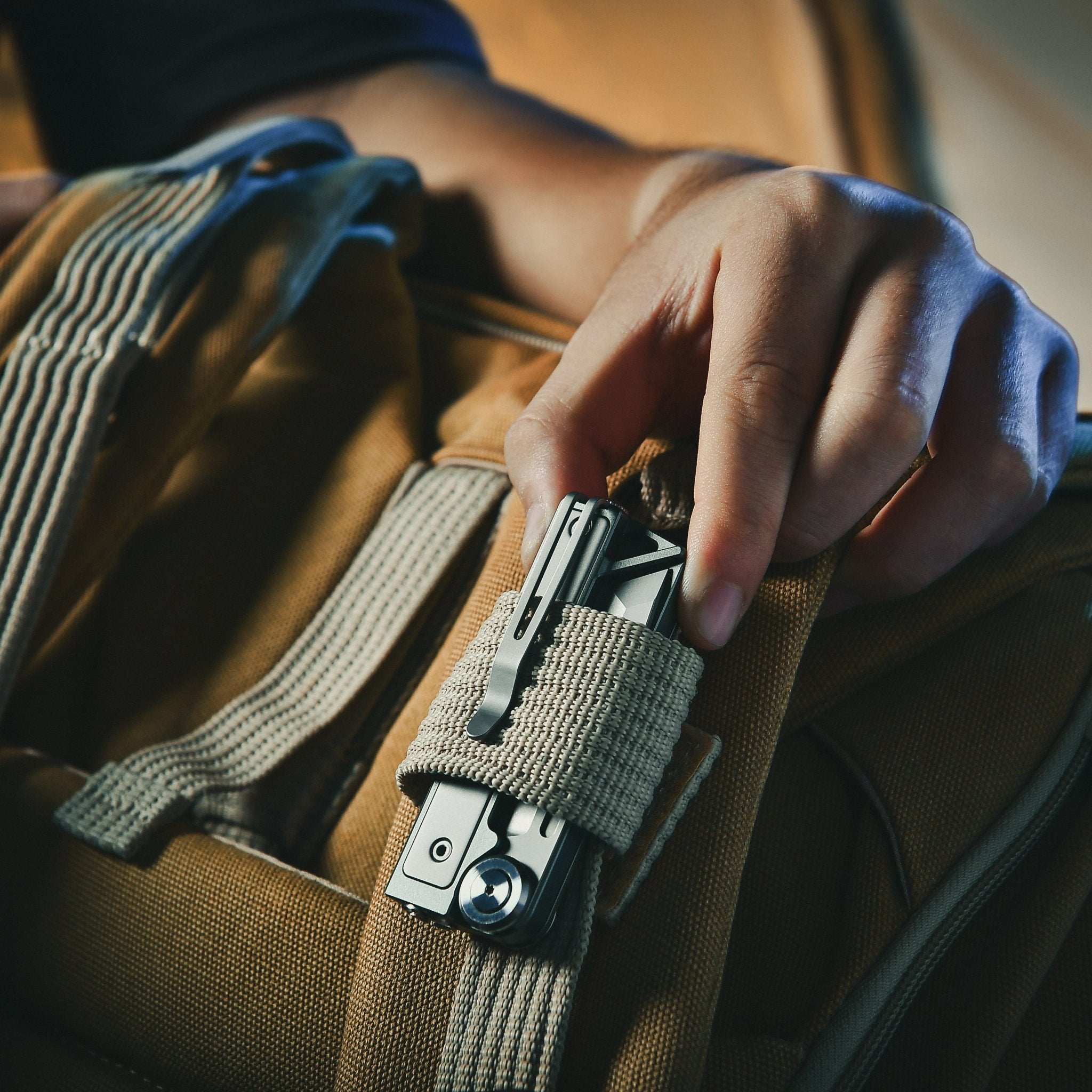 Tacray MT1 EDC Multitool with Flashlight & Knife