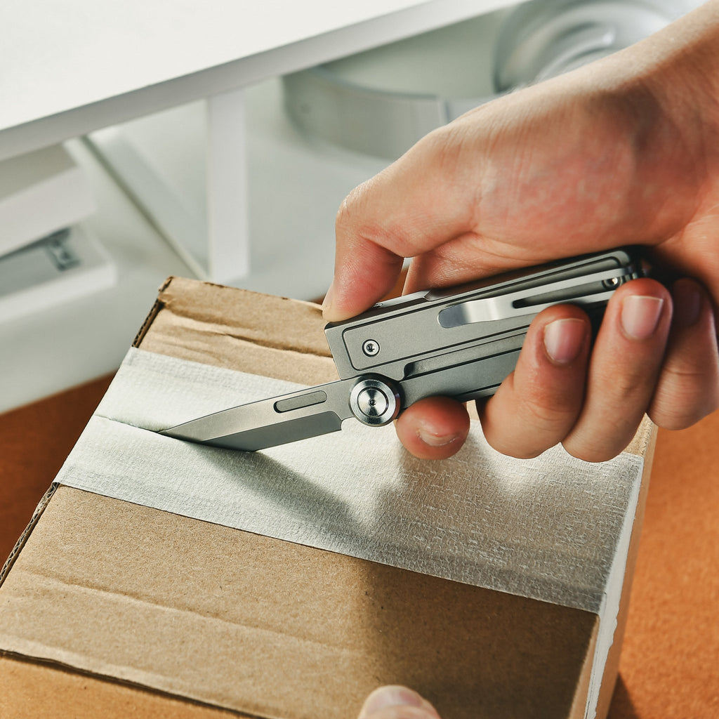 Tacray MT1 EDC Multitool with Flashlight & Knife