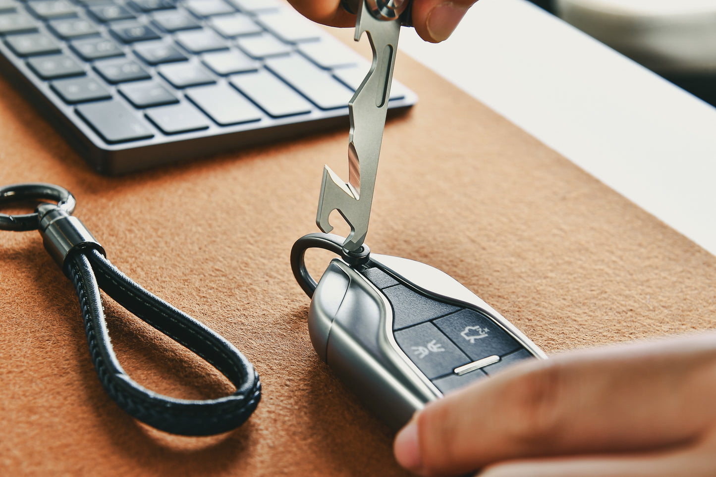 【PRE-ORDER】Tacray MT1 EDC Multitool with Flashlight and Knife 【Ship in Q1 2026】