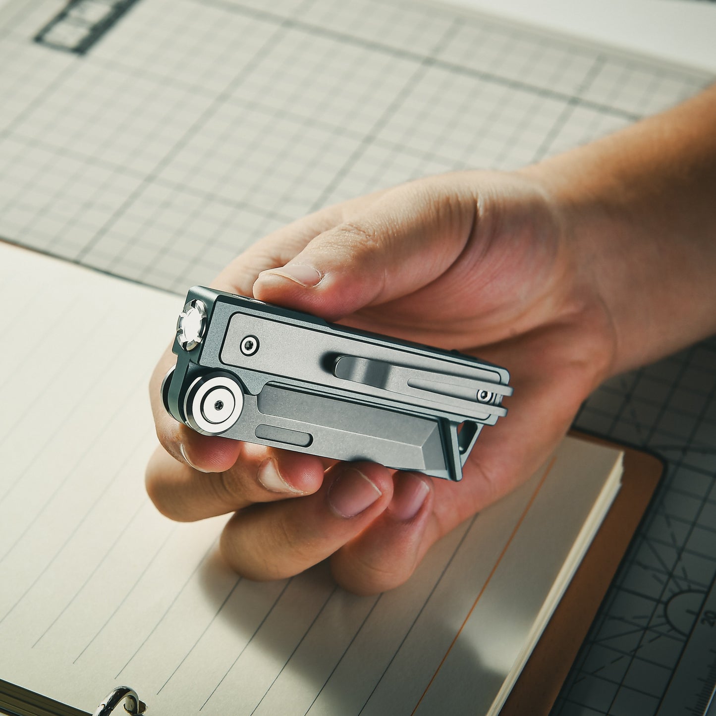 Tacray MT1 EDC Multitool with Flashlight & Knife